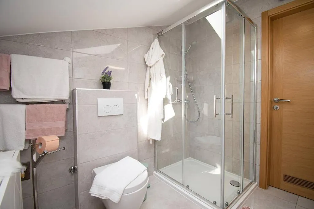 Apartments Megy Mit Meerblick In Medulin,Istrien Croatia