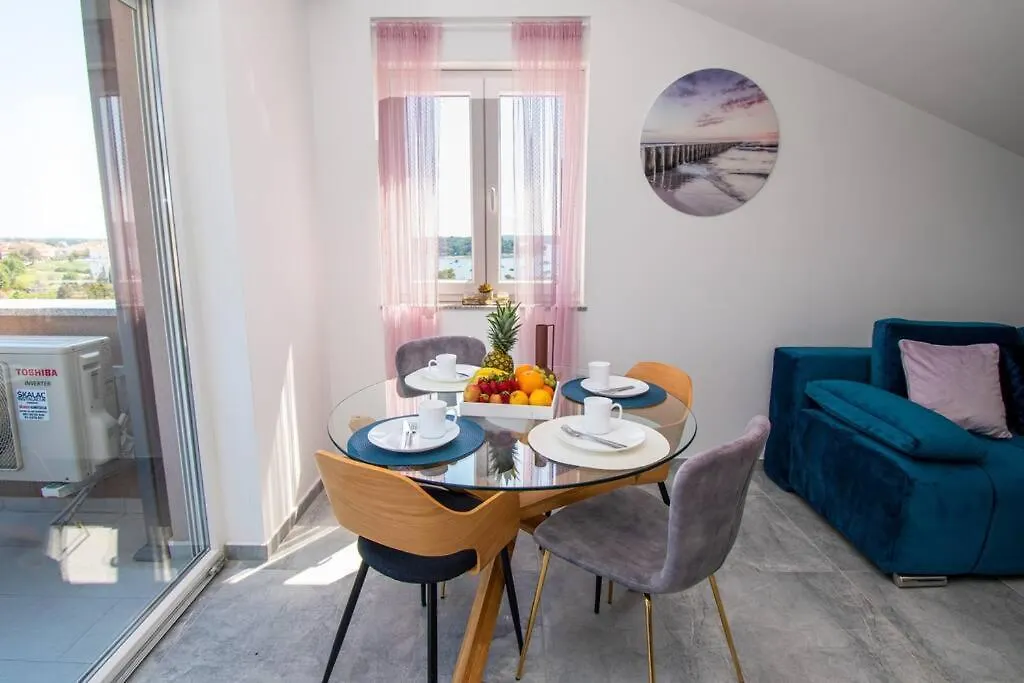 Apartments Megy Mit Meerblick In Medulin,Istrien