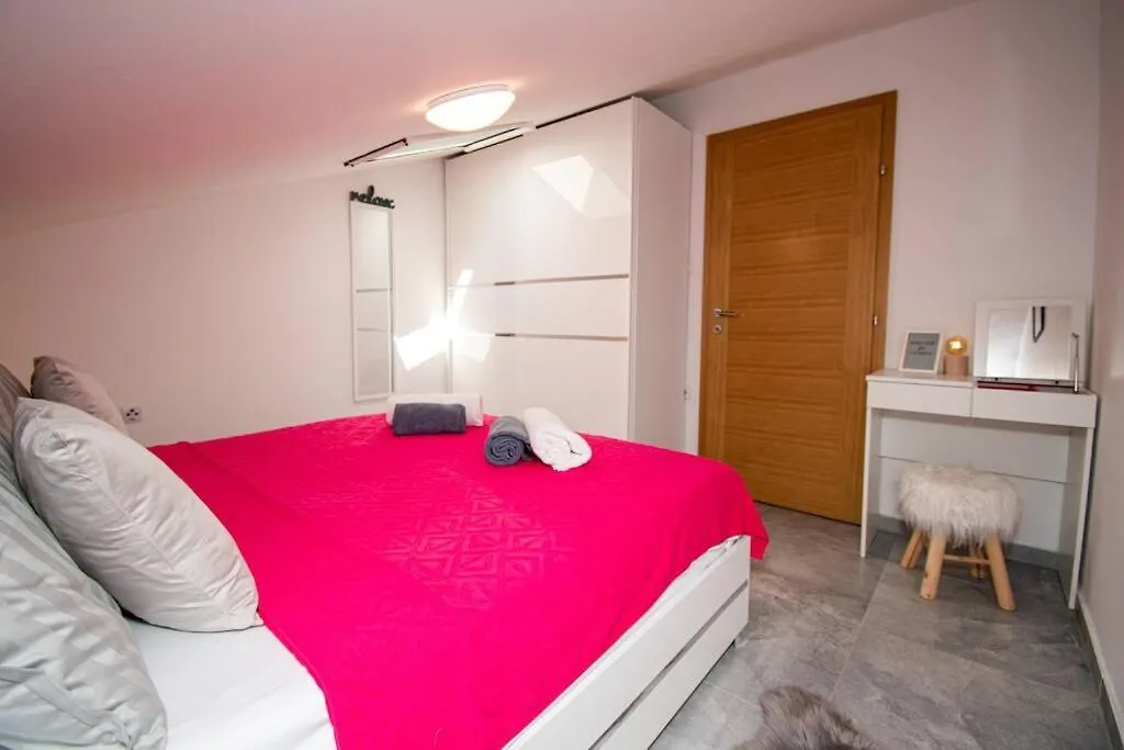 Apartments Megy Mit Meerblick In Medulin,Istrien