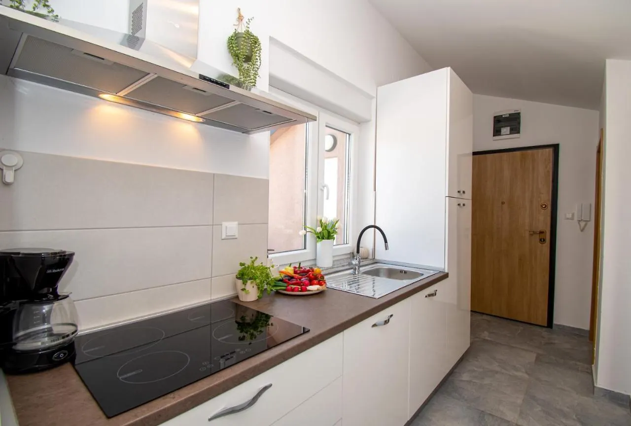 Apartments Megy Mit Meerblick In Medulin,Istrien